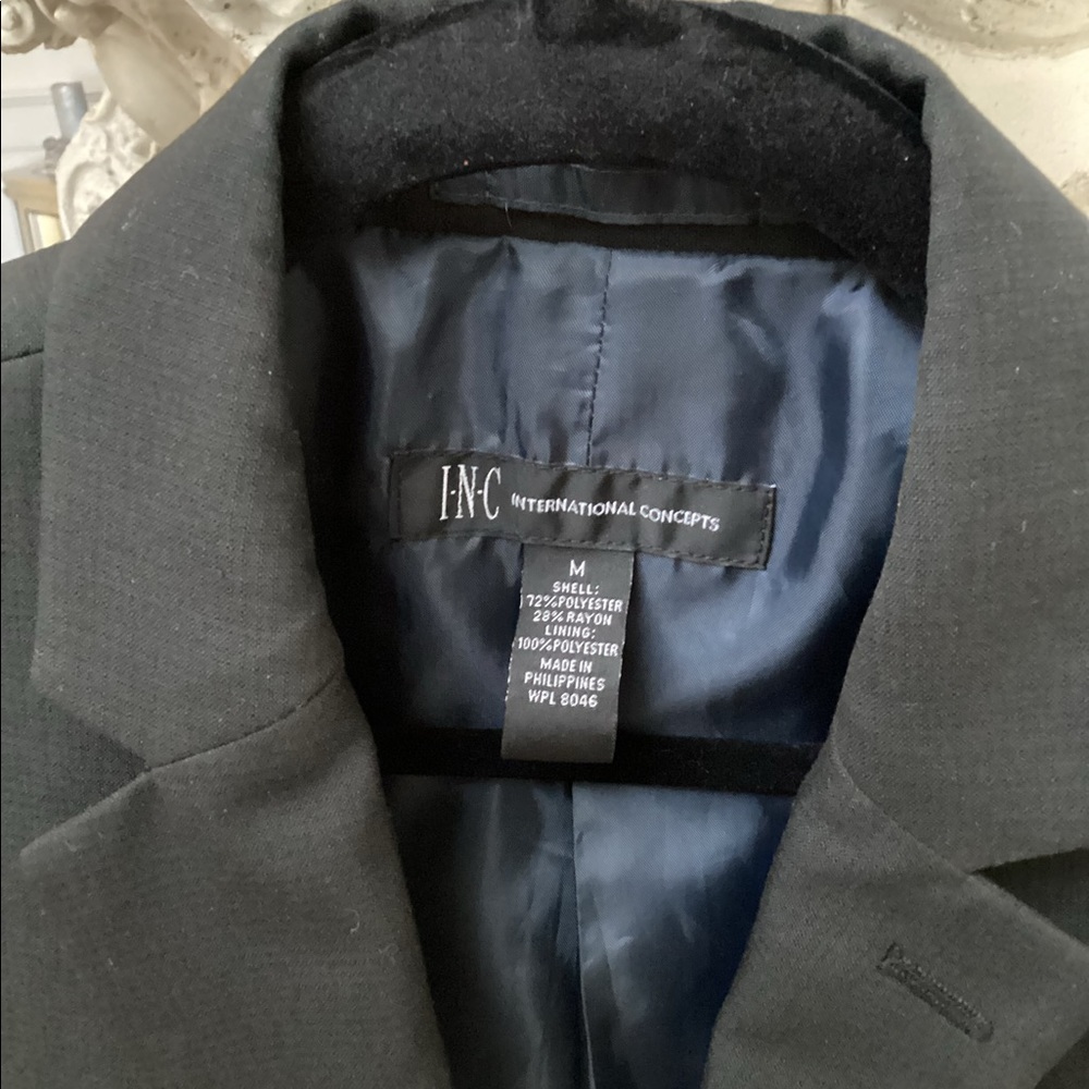 Mens black blazer size M. - Picture 3 of 4